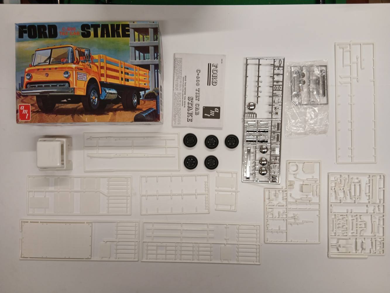 KINGKIT MODEL SCRAPYARD  AMT 650 FORD STAKE C-600 TILT CAB  INCOMPLETE   Salvage Yard