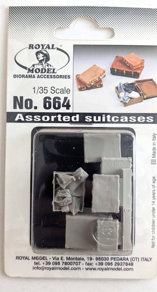 ROYAL MODEL 664 ASSORTED SUITCASES Paint & Accessories