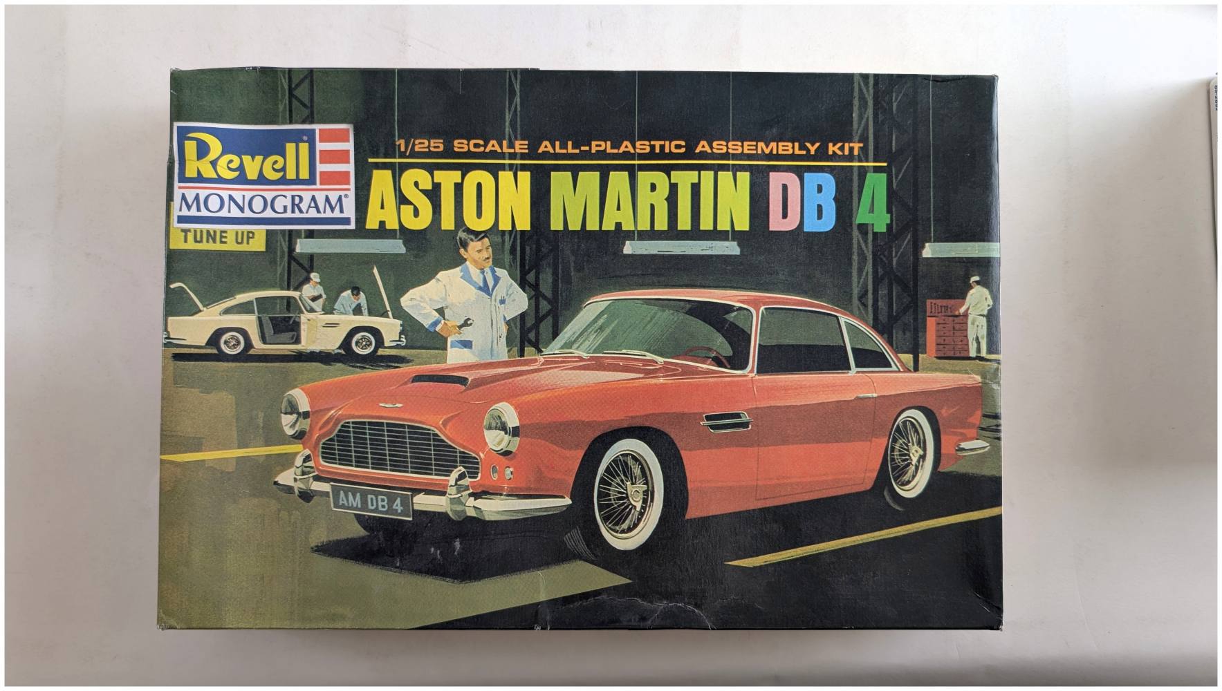 REVELL 562 ASTON MARTIN DB4 Cars, Motorbikes & Trucks Model kits