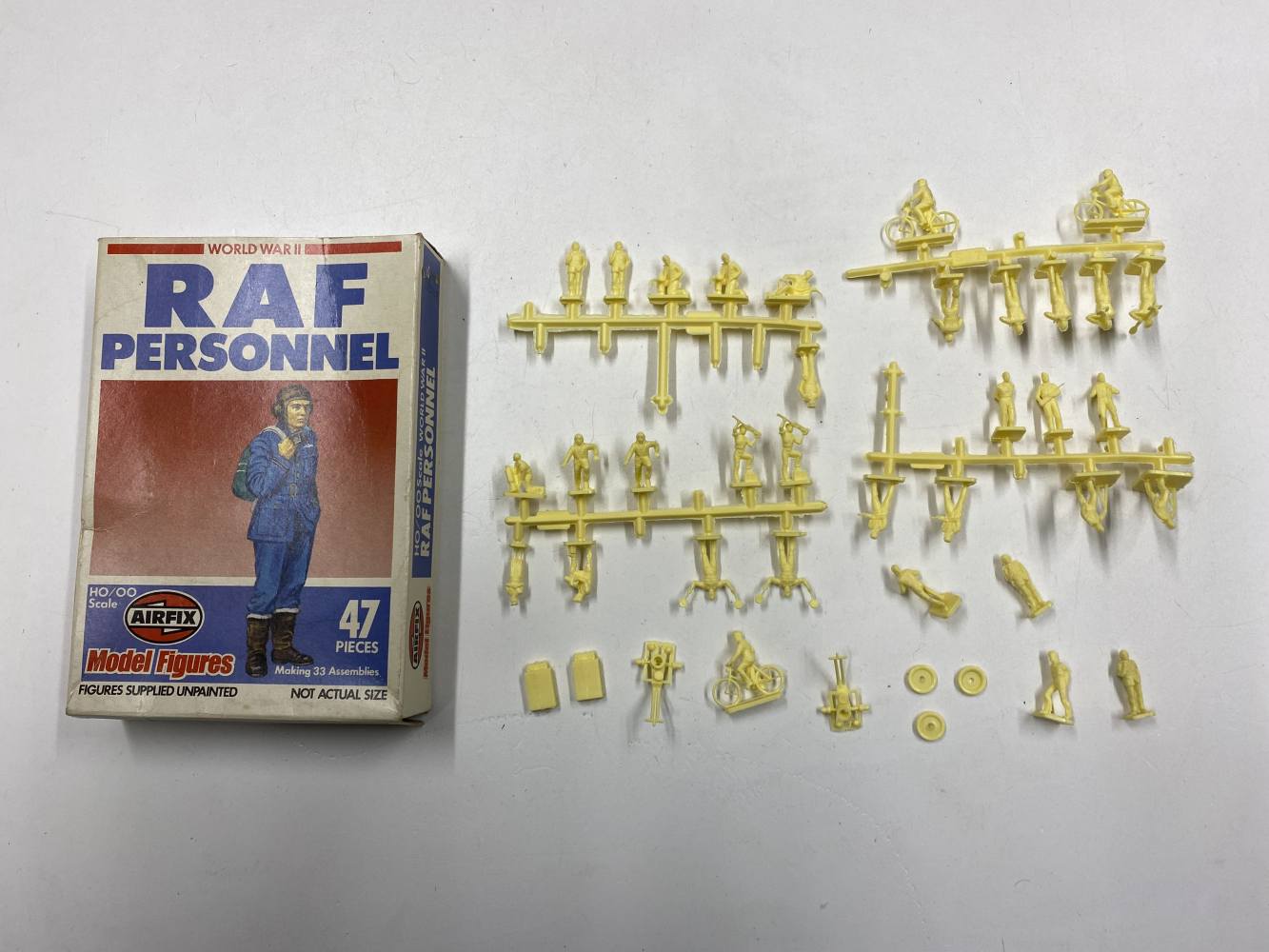 KINGKIT MODEL SCRAPYARD AIRFIX 01747-5 WORLD WAR II RAF PERSONNEL INCOMPLETE Salvage Yard