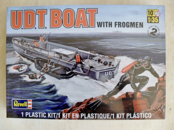 FROGMEN & SAILORS 1:35 Scale Plastic Model Kit UDT BOAT REVELL 85-0313 U.D.T