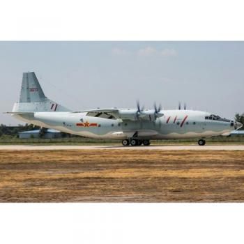 HOBBYBOSS 83902 CHINESE Y-8 Military Model Kits
