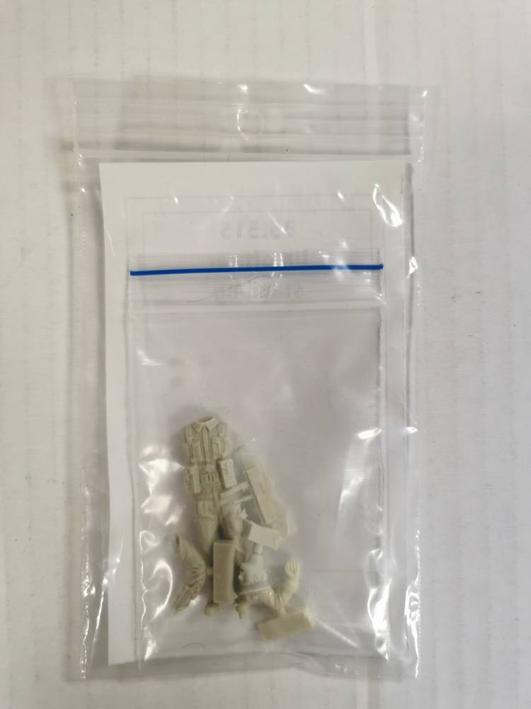 RESICAST 35515 UK OFFICER STANDING Model Figures