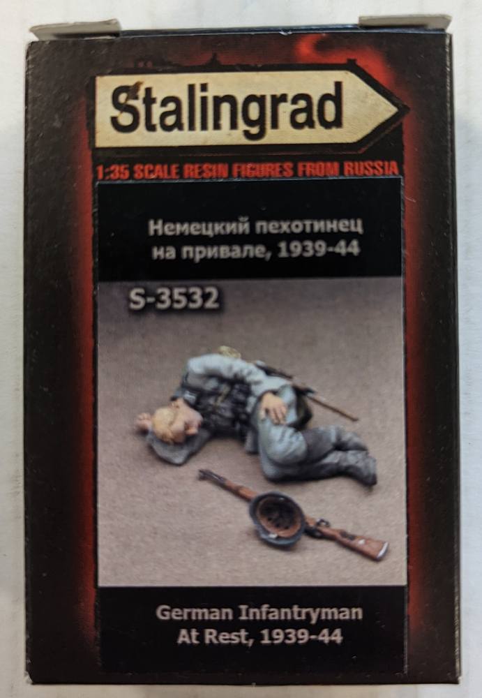 STALINGRAD 3532 GERMAN INFANTRYMAN AT REST 1939-44 Model Figures