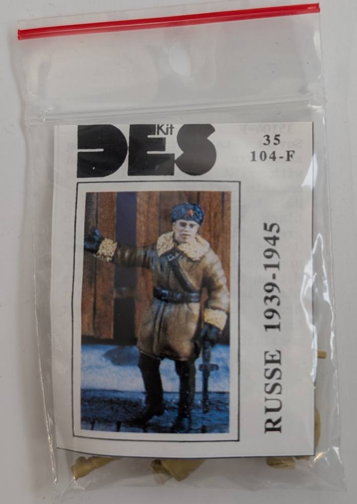 DES 35104 SOVIET TANK CREW WEARING FUR CAP 1939-1945 Model Figures