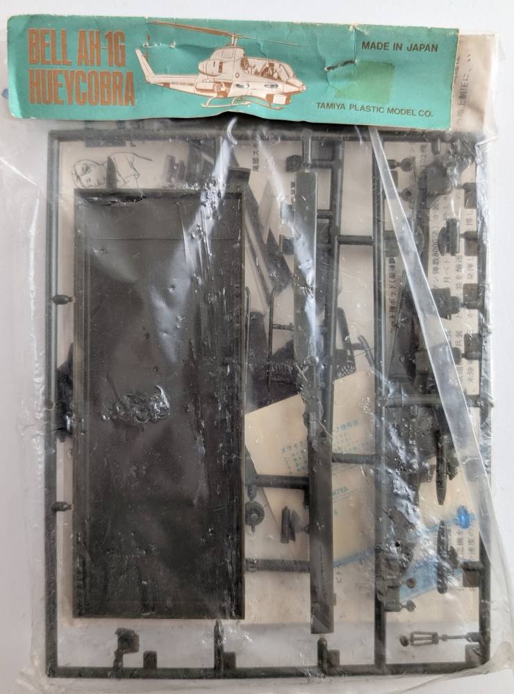 TAMIYA BELL AH-1G HUEYCOBRA Aircraft Model Kits