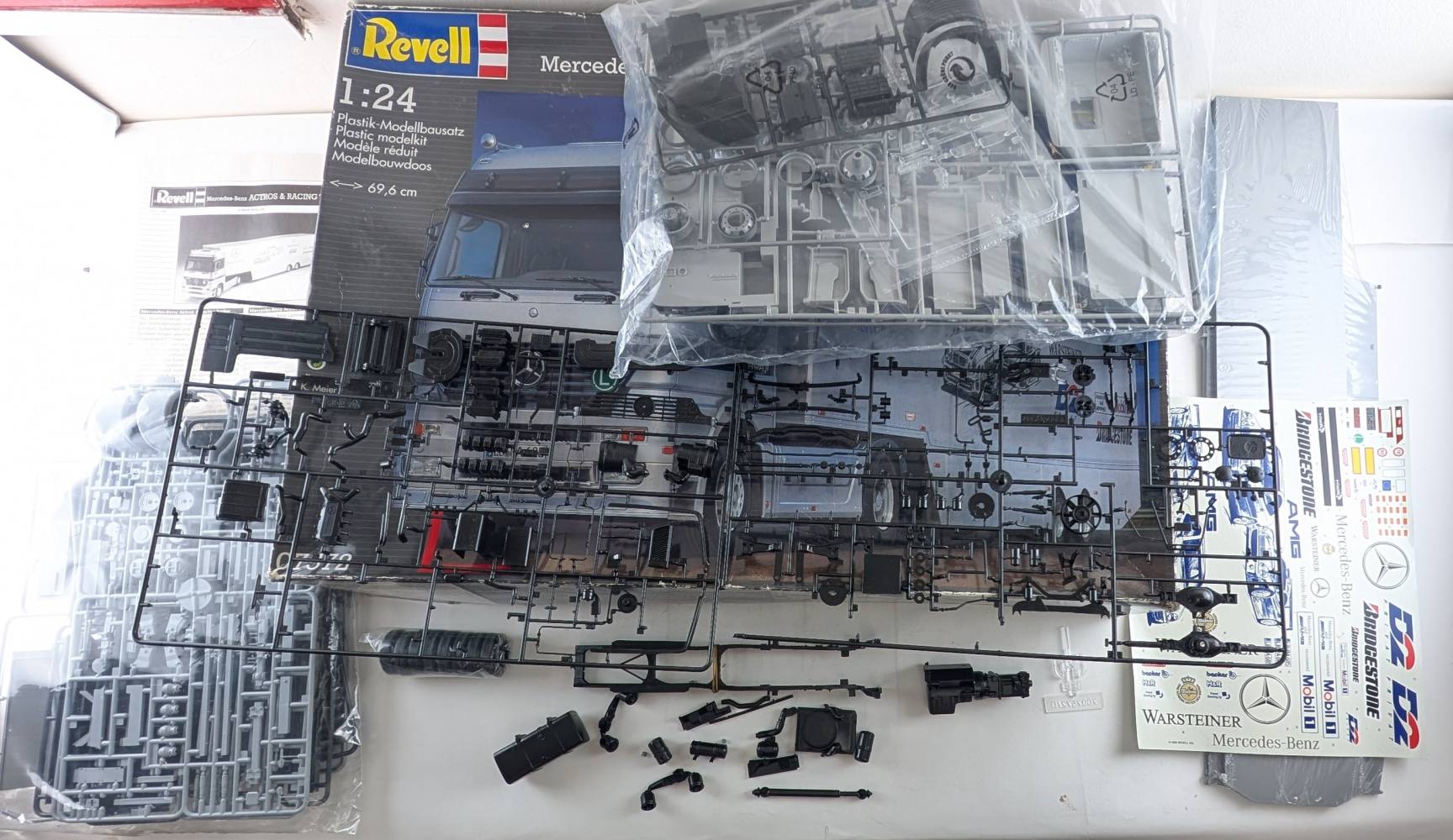 KINGKIT MODEL SCRAPYARD REVELL 07572 MERCEDES-BENZ ACTROS RACING TRAILER STARTED UK SALE ONLY Salvage Yard