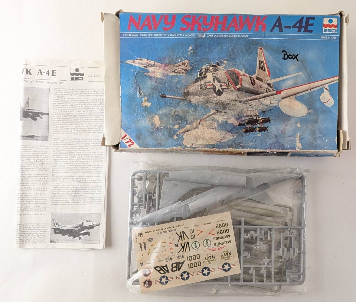 KINGKIT MODEL SCRAPYARD ESCI 9004 NAVY SKYHAWK A-4E DAMAGED BOX Salvage Yard
