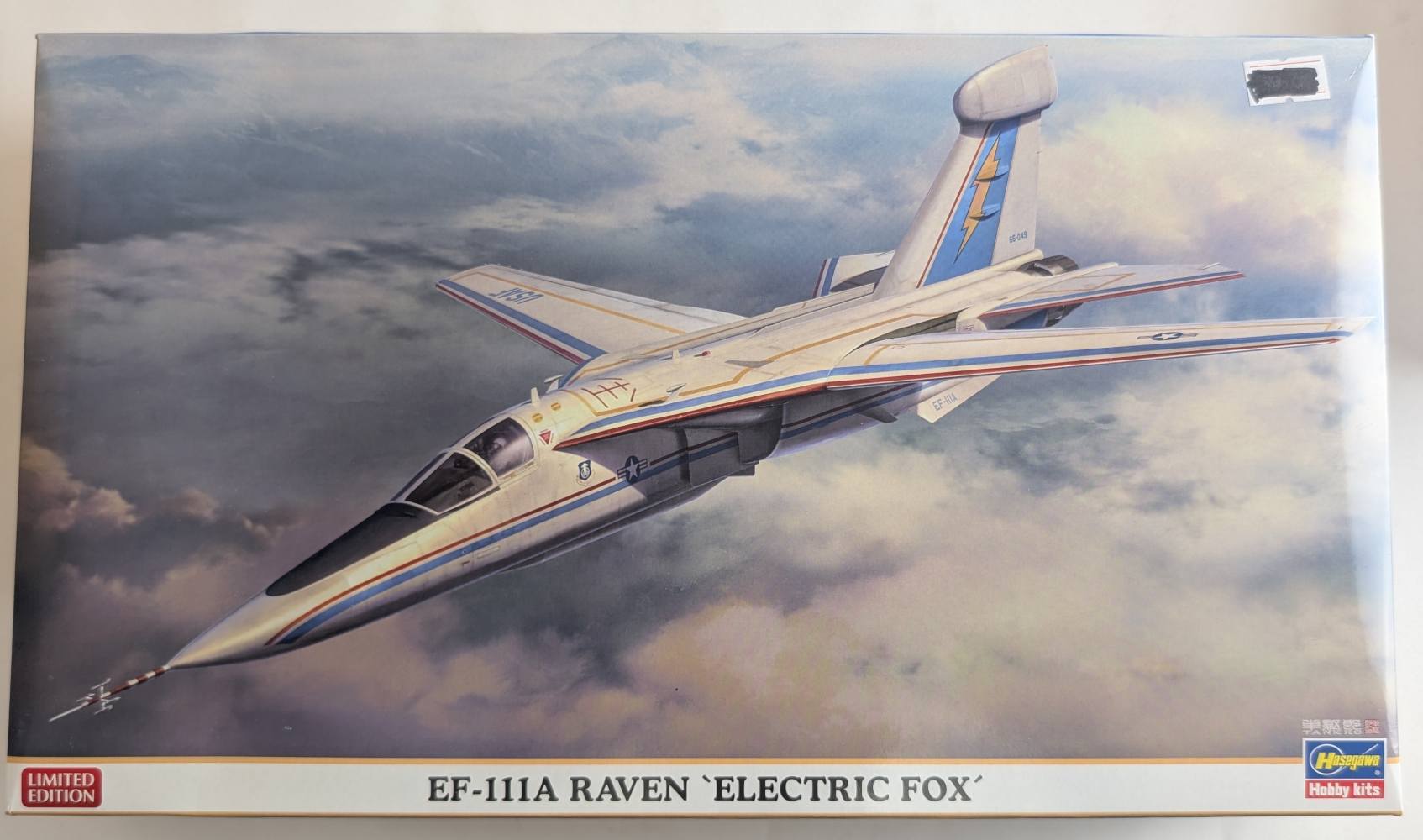 HASEGAWA 02483 EF-111A RAVEN ELECTRIC FOX Aircraft Model Kits