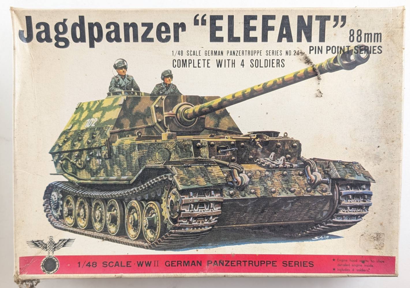 BANDAI 8269 JAGPANZER 88MM ELEFANT Military Model Kits