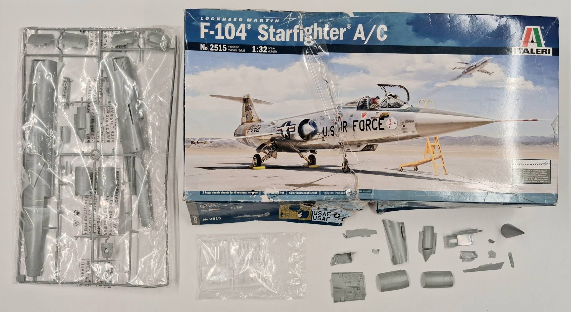 KINGKIT MODEL SCRAPYARD ITALERI 2515 LOCKHEED MARTIN F-104 STARFIGHTER A/C DAMAGED BOX INCOMPLETE NO INSTRUCTIONS NO DECALS Salvage Yard