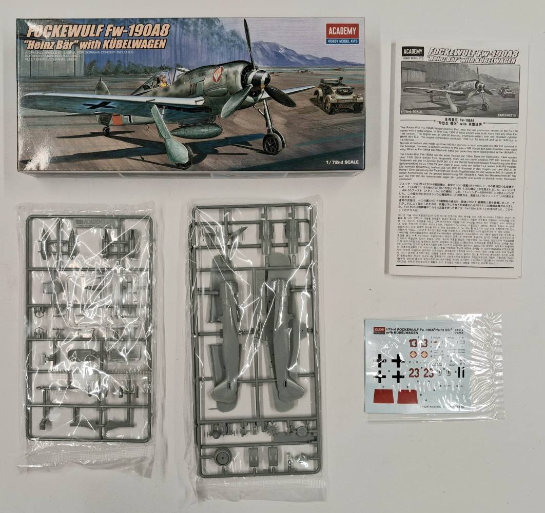 KINGKIT MODEL SCRAPYARD ACADEMY 2213 FOCKEWULF FW-190A8 HEINZ BAR WITH KUBELWAGEN NO VEHICLE Salvage Yard
