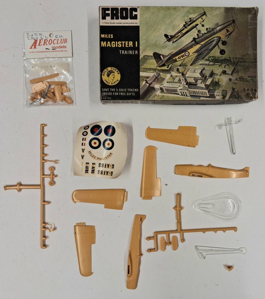 KINGKIT MODEL SCRAPYARD FROG F153 MILES MAGISTER TRAINER NO INSTRUCTIONS DAMAGED BOX Salvage Yard