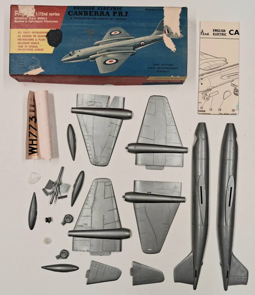 KINGKIT MODEL SCRAPYARD FROG 323P ENGLISH ELECTRIC CANBERRA P.R.7 DAMAGED BOX AND WING Salvage Yard
