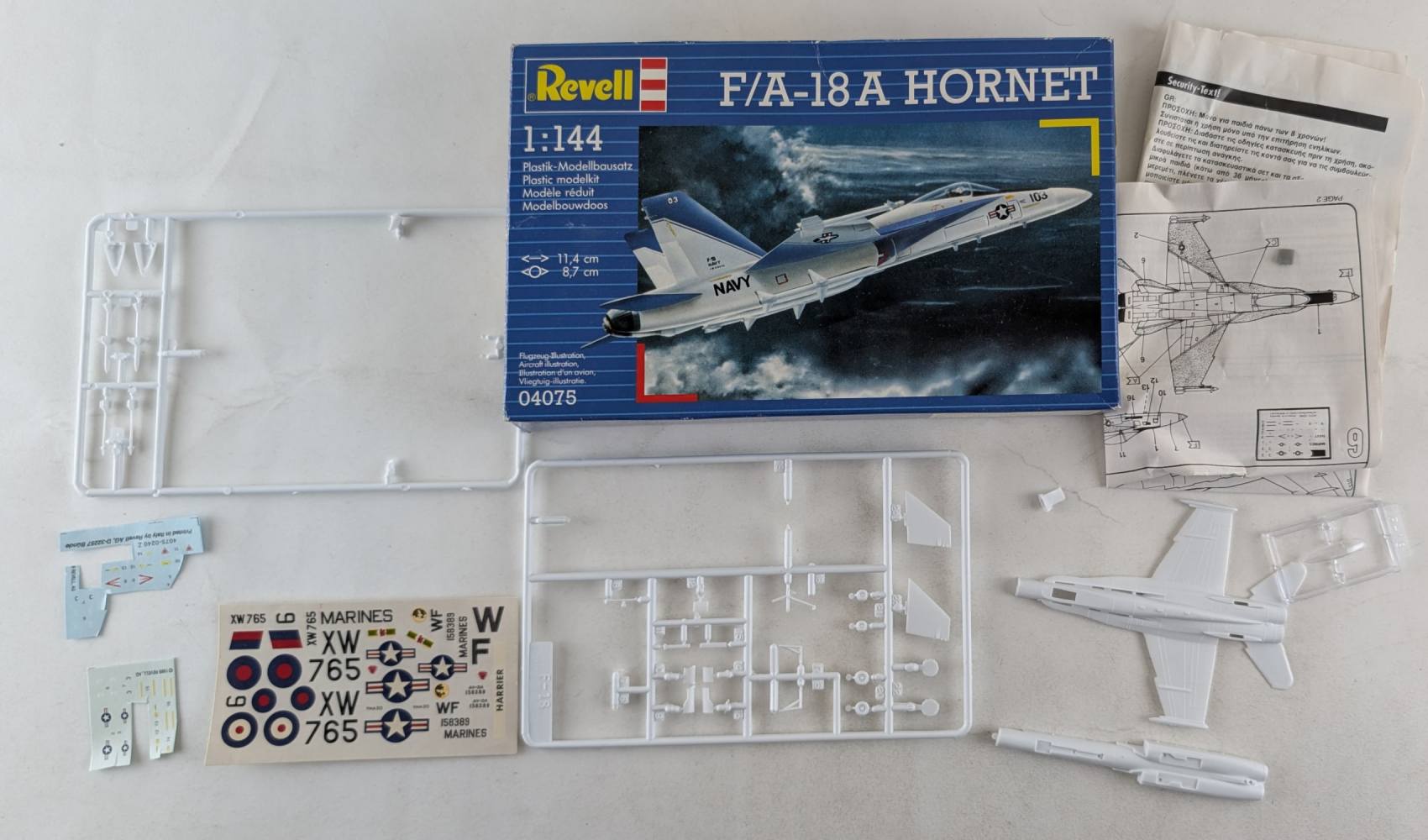Revell 04075 Kit Aereo F/A-18A Hornet – Scala 1:144, Modellino Da Montare, Dimensioni 11,4 X 8,7 Cm