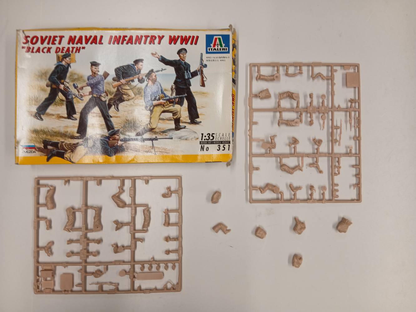 KINGKIT MODEL SCRAPYARD ITALERI 351 SOVIET NAVAL INFANTRY WWII INCOMPLETE Salvage Yard