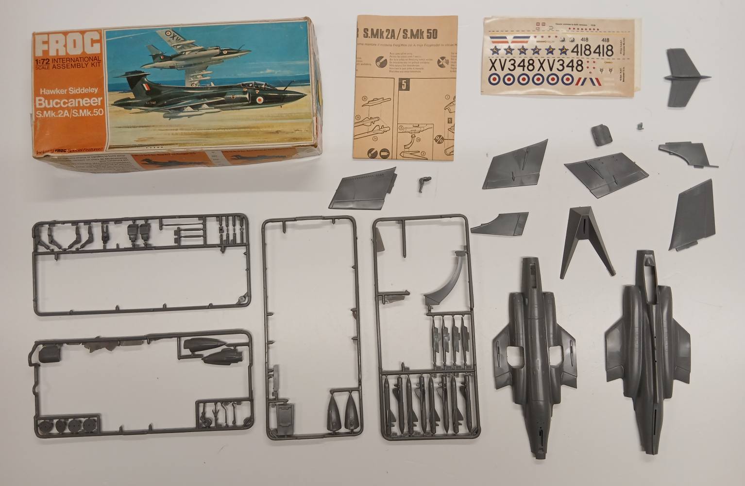 KINGKIT MODEL SCRAPYARD FROG F238 HAWKER SIDDELEY BUCCANEER S.MK.2A OR S.MK.50 NO CANOPY CRACKED DECALS Salvage Yard