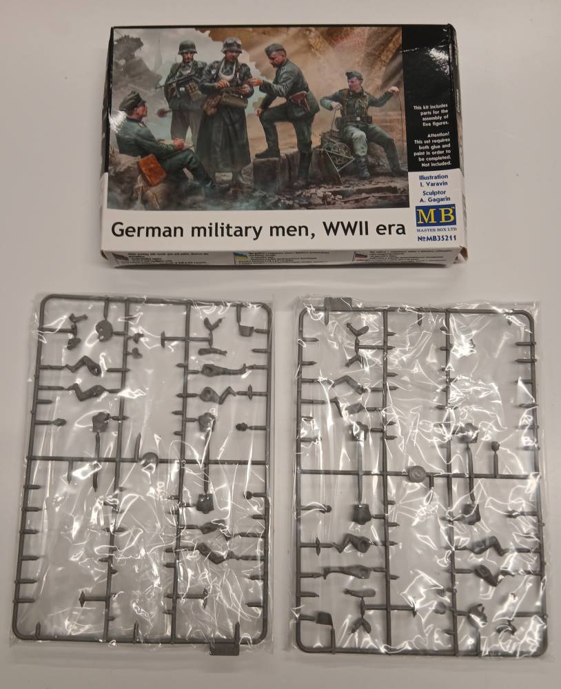KINGKIT MODEL SCRAPYARD MASTERBOX 35211 GERMAN MILITARY MEN WWII ERA INCOMPLETE Salvage Yard