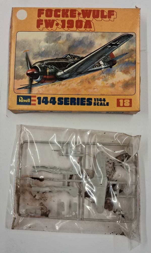 KINGKIT MODEL SCRAPYARD REVELL H.1018 FOCKE-WULF FW.190A DAMAGED PARTS AND DECALS Salvage Yard