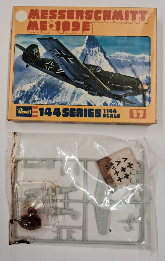 KINGKIT MODEL SCRAPYARD REVELL H.1017 MESSERSCHMITT ME.109E DAMAGED PARTS AND DECALS Salvage Yard