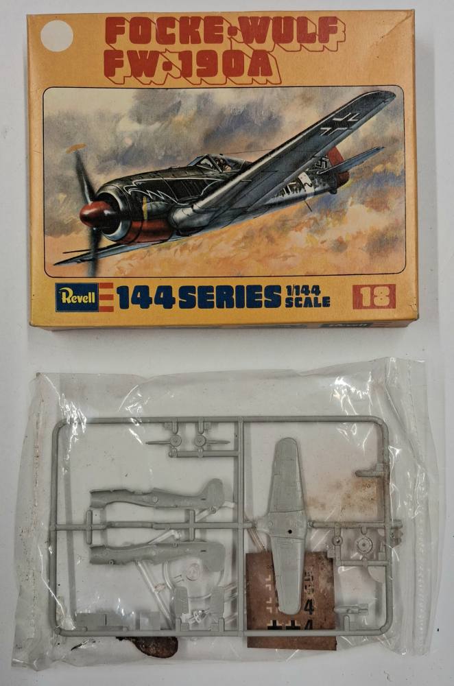 KINGKIT MODEL SCRAPYARD REVELL H.1018 FOCKE-WULF FW.190A DAMAGED PARTS AND DECALS Salvage Yard