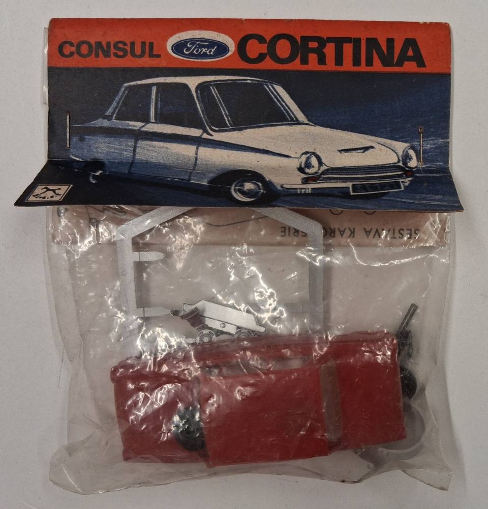 KINGKIT MODEL SCRAPYARD IGRA CONSUL FORD CORTINA DAMAGED Salvage Yard