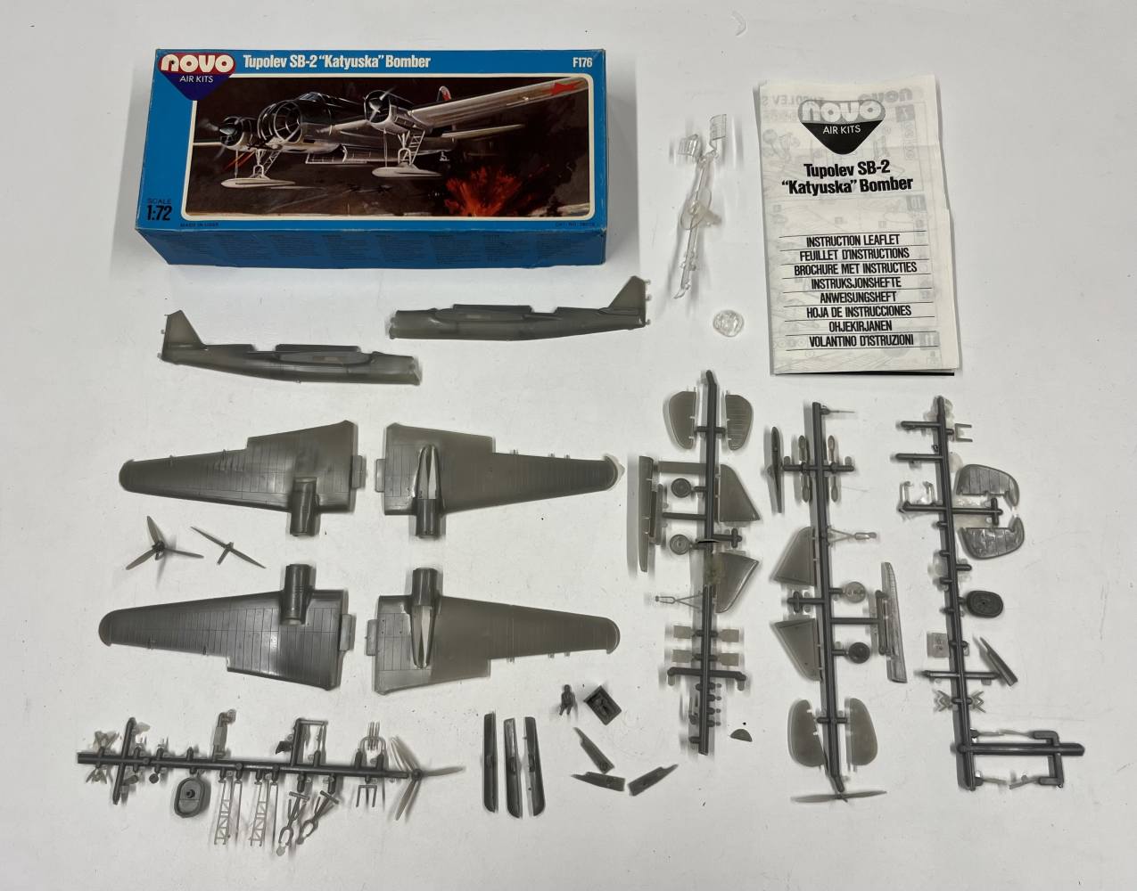 KINGKIT MODEL SCRAPYARD NOVO F176 TUPOLEV SB-2 BROKEN PARTS NO DECALS Salvage Yard