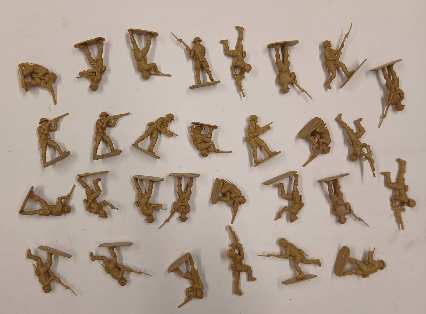 KINGKIT MODEL SCRAPYARD AIRFIX BRITISH 8TH ARMY 27 PIECES NO BOX Salvage Yard