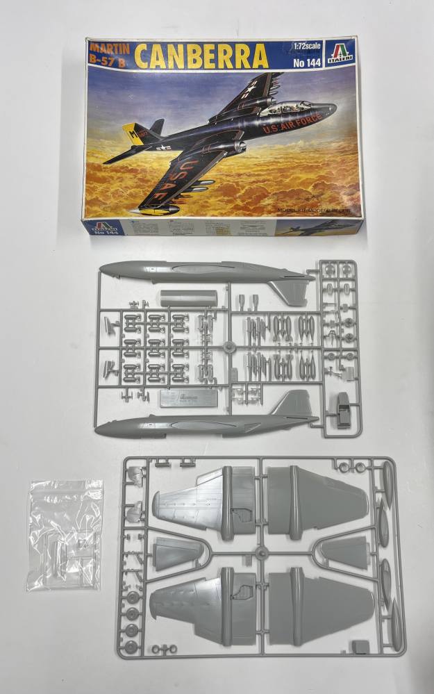 KINGKIT MODEL SCRAPYARD ITALERI 144 B-57B CANBERRA NO INSTRUCTIONS/DECALS Salvage Yard