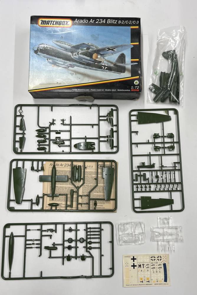 KINGKIT MODEL SCRAPYARD MATCHBOX 40416 ARADO AR-234 BLITZ CRACKED DECALS Salvage Yard