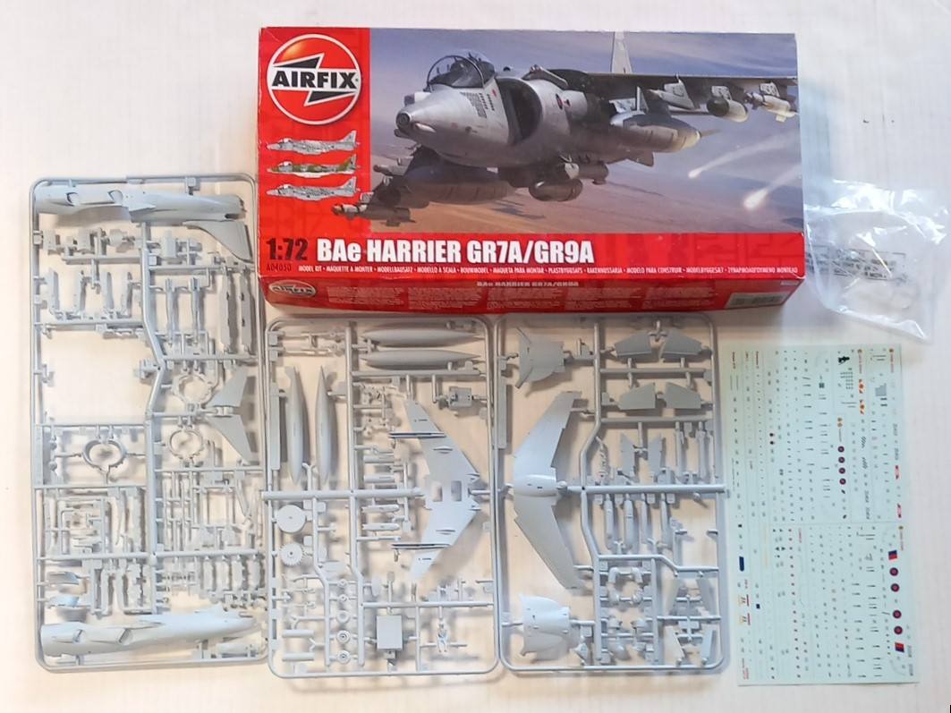 Hornby Airfix 1:72 BAE Harrier GR9 Gift Set - 126-Piece Model Kit With Paints, Brushes & Glue
