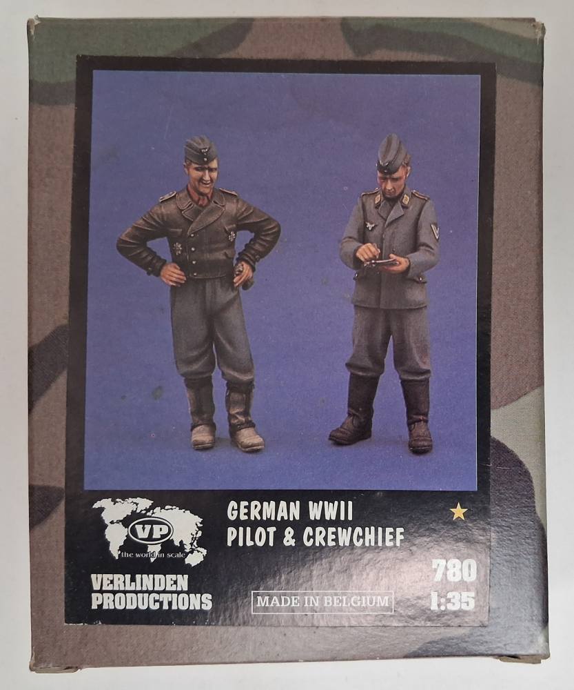 VERLINDEN PRODUCTIONS 780 GERMAN WWII PILOT CREWCHIEF Model Figures