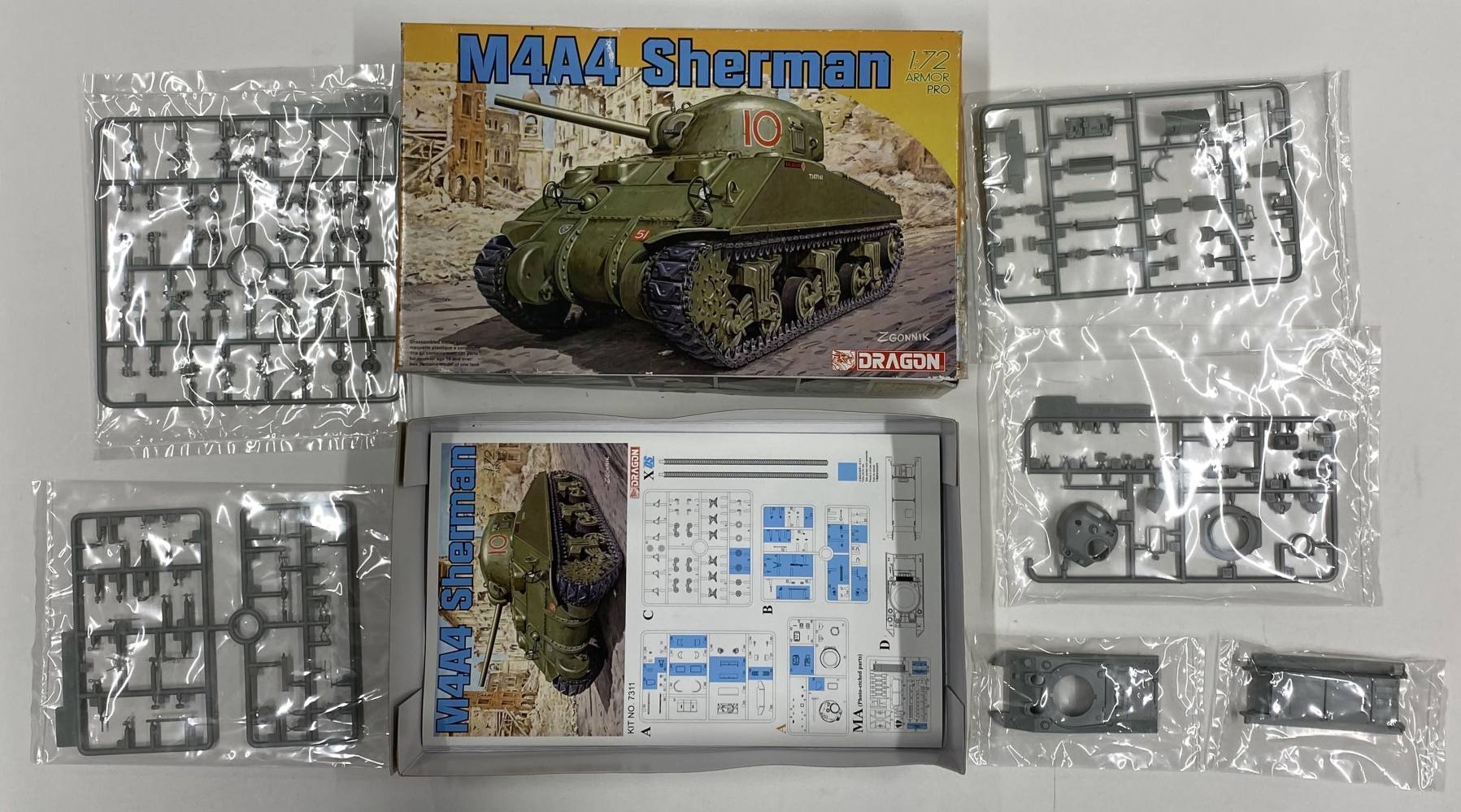 KINGKIT MODEL SCRAPYARD DRAGON 7311 M4A4 SHERMAN NO DECALS Salvage Yard