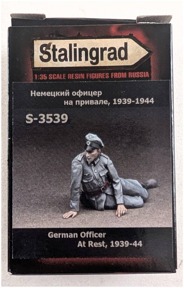 STALINGRAD S-3539 GERMAN OFFICER AT REST 1939-1944 Model Figures