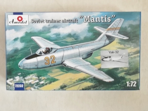 A MODEL 1/72 72232 YAK 32 MANTIS