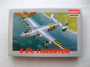 ACADEMY 1/144 4402 B-24J LIBERATOR