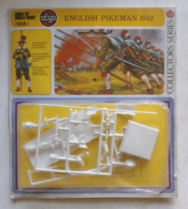 AIRFIX 54mm 01559 ENGLISH PIKEMAN 1642