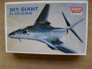 ACADEMY  1698 B-1 EXCALIBUR BOMBER