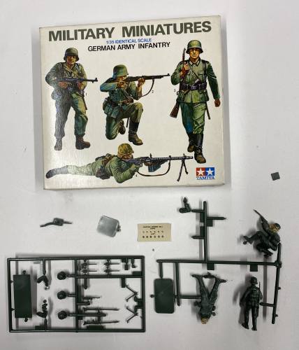 KINGKIT MODEL SCRAPYARD 1/35 TAMIYA MM102 GERMAN ARMY INFANTRY  INCOMPLETE 