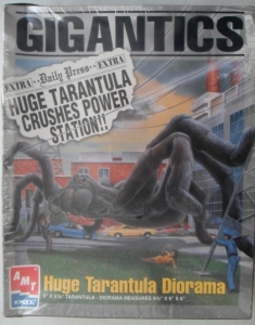AMT/ERTL  8391 GIGANTICS - HUGE TARANTULA DIORAMA 