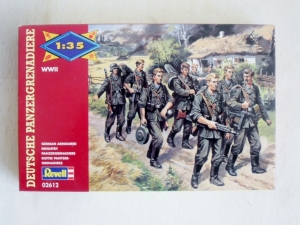 REVELL 1/35 02612 GERMAN ARMOURED INFANTRY PANZER GRENADIERS