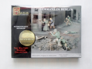 PEGASUS HOBBIES 1/72 7228 GERMANS IN BERLIN