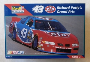 REVELL 1/24 85-2493 43 STP RICHARD PETTYS GRAND PRIX