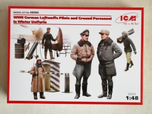 ICM 1/48 48086 WWII GERMAN LUFTWAFFE PILOTS   GROUND PERSONNEL IN WINTER UNIFORM