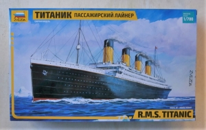 ZVEZDA 1/700 9059 OCEAN LINER R.M.S TITANIC