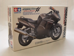 TAMIYA 1/12 14070 HONDA CBR 1100 XX SUPER BLACKBIRD
