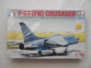 ESCI 1/72 9075 F-8E FN  CRUSADER