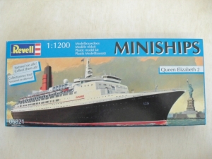 REVELL 1/1200 06821 QUEEN ELIZABETH 2