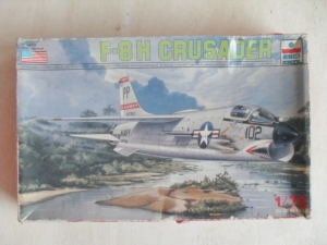 ESCI 1/72 9074 F-8H CRUSADER