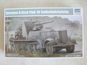 TRUMPETER 1/35 01585 GERMAN 8.8cm FLAK 18 SELBSTFAHRLAFETTE
